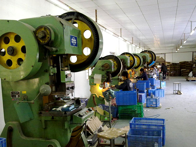 300多人的五金加工廠有多大？