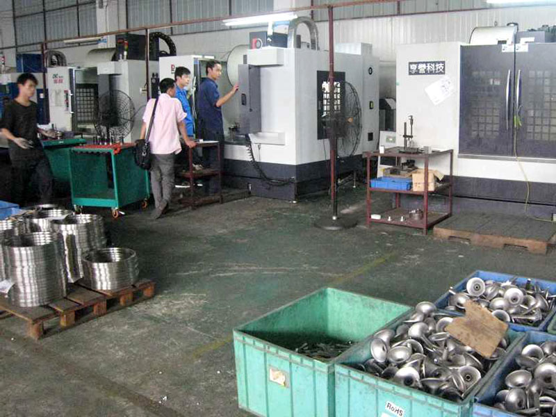 在小區內加工五金找誰投訴？