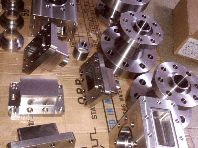 車床加工生鐵件要不要加水？